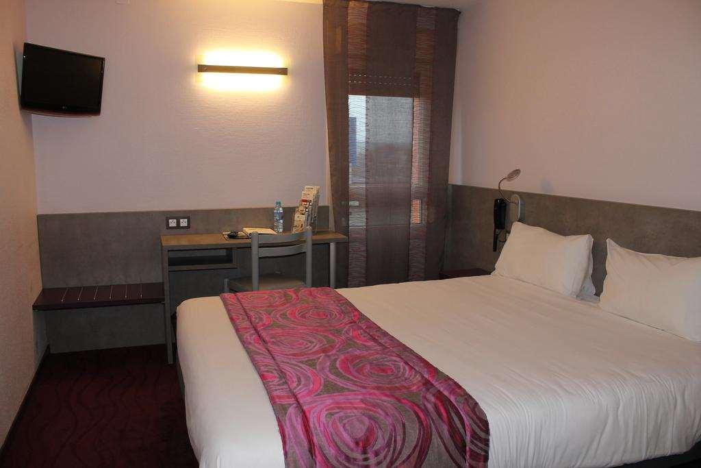 Brit Hotel Les Evens Saint-Saturnin  Room photo