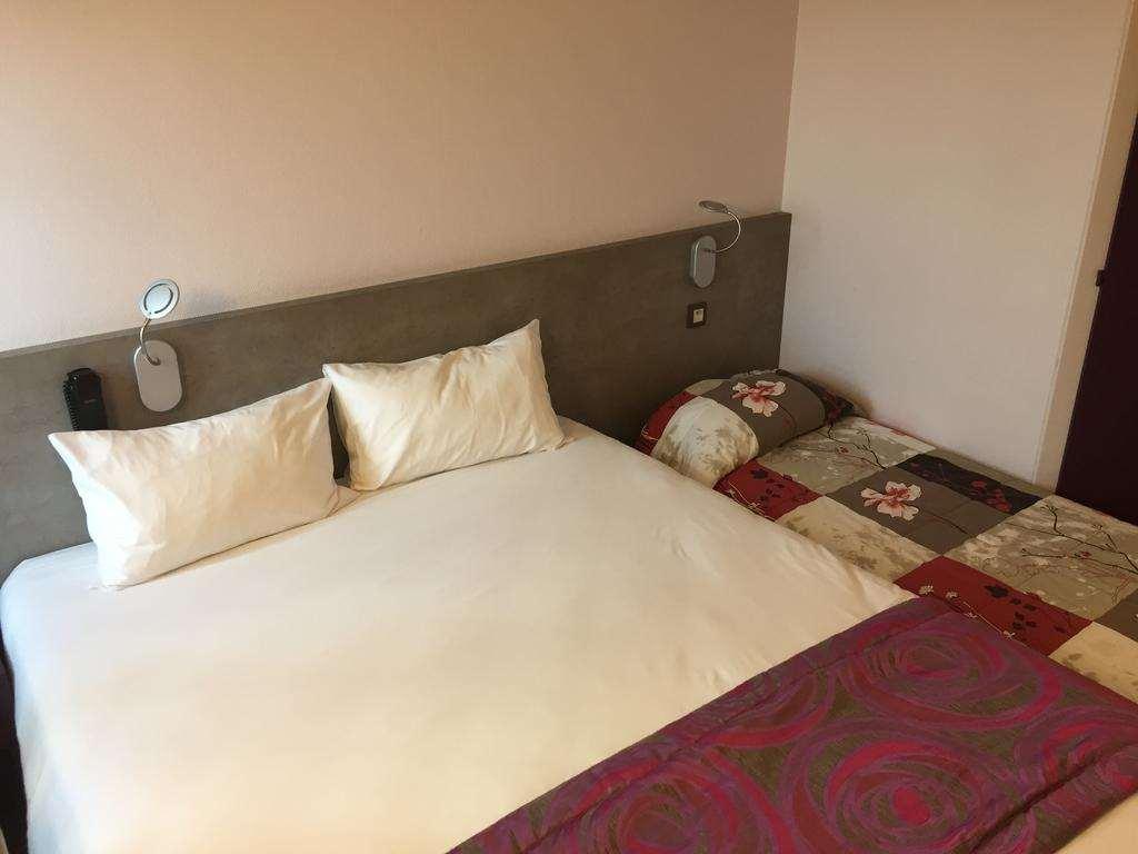 Brit Hotel Les Evens Saint-Saturnin  Room photo