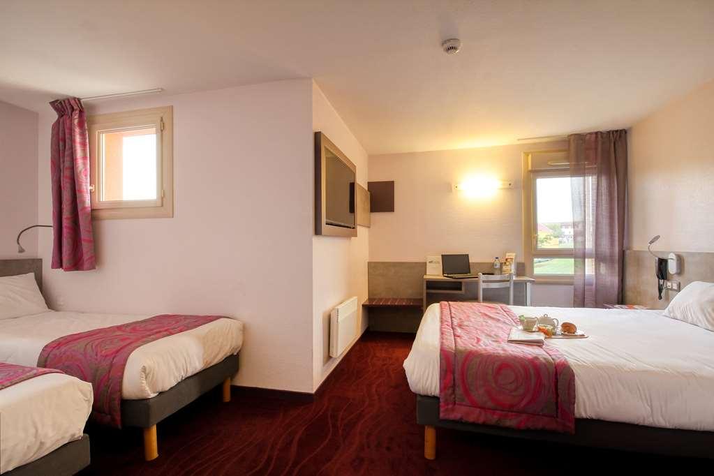 Brit Hotel Les Evens Saint-Saturnin  Room photo